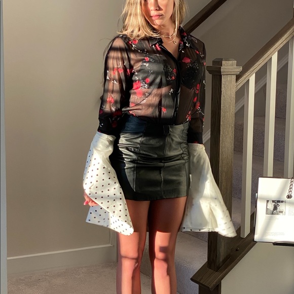 Vintage sheer rose floral button up top - Picture 8 of 9